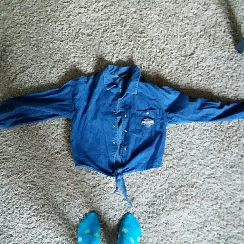 Long sleeve, crop shirt